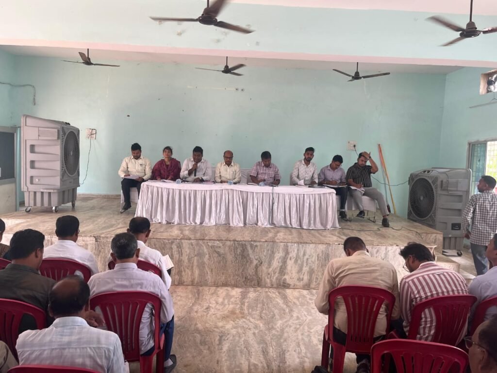 22 पर गिरी कलेक्टर की गाज