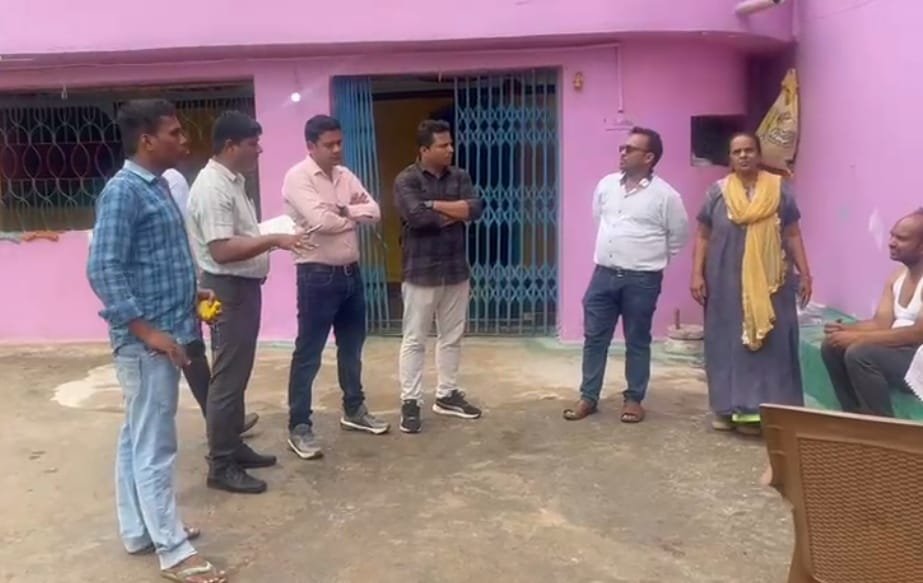 रात 11 बजे नकाबपोशों का तांडव