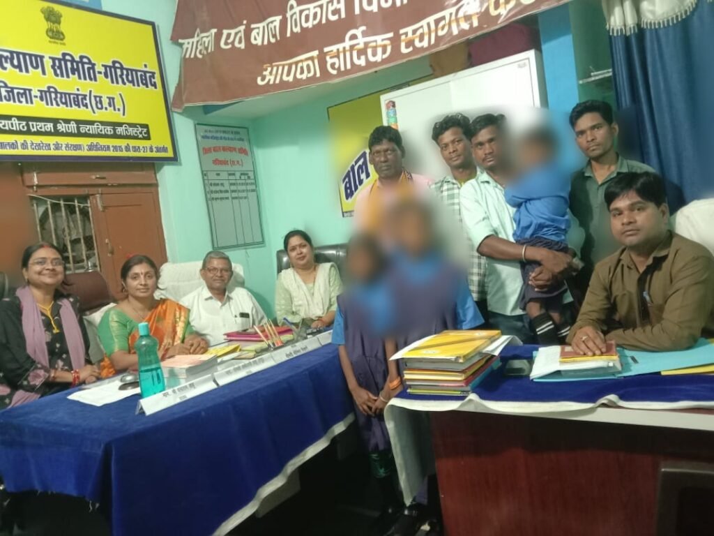 छत भी टूटी बचपन भी