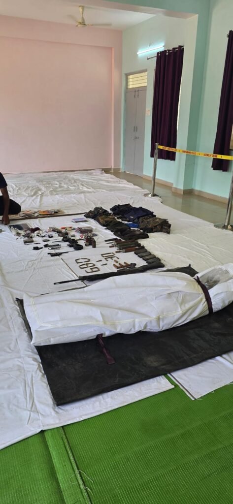 जाने कौन था नक्सली साकेत