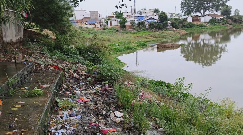 गरियाबंद के तालाबों में तैर रही विकास की फाइलें