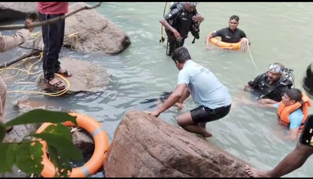 गजपल्ला वॉटरफॉल में 22 घंटे बाद मिला महविश खान का शव