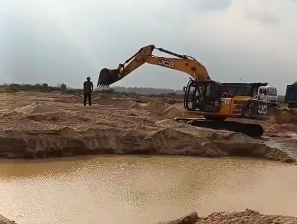 राजिम में रेत की लूट