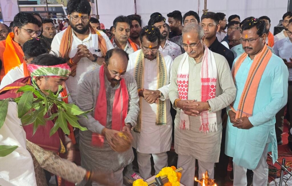 गरियाबंद में विकासरोड़ा आपत्तिनाथ चारों खाने चित